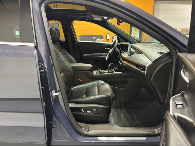 2025 Cadillac XT4 in Burlington, WI 53105 - 18125995 17