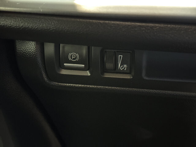 2025 Cadillac XT4 in Burlington, WI 53105 - 18125995 32