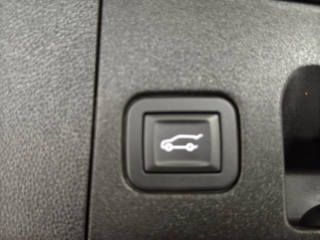 2025 Cadillac XT4 in Burlington, WI 53105 - 18125995 21