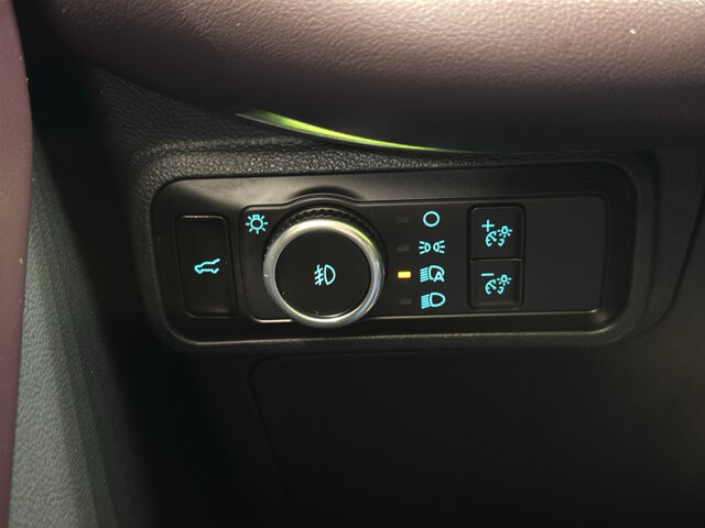 2025 Ford Explorer in Burlington, WI 53105 - 18125999 35