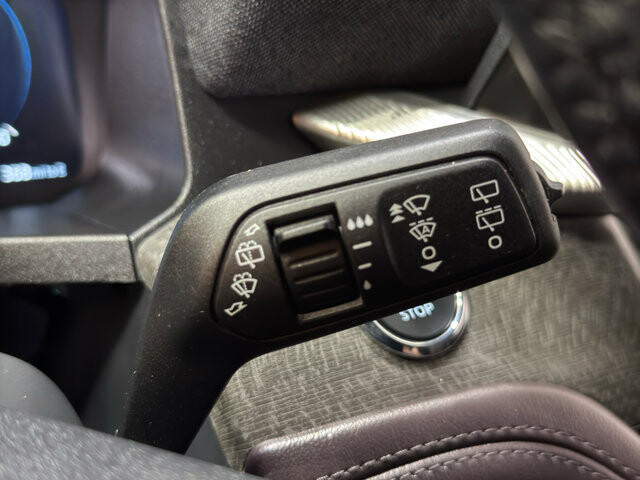 2025 Ford Explorer in Burlington, WI 53105 - 18125999 28