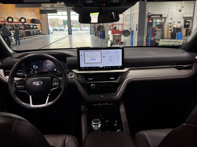 2025 Ford Explorer in Burlington, WI 53105 - 18125999 14