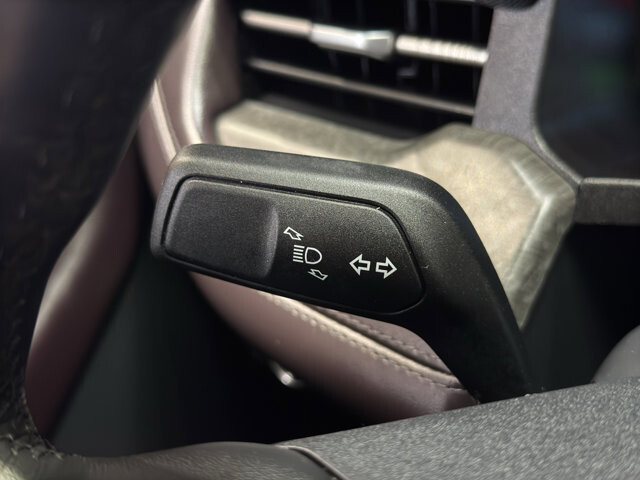 2025 Ford Explorer in Burlington, WI 53105 - 18125999 26