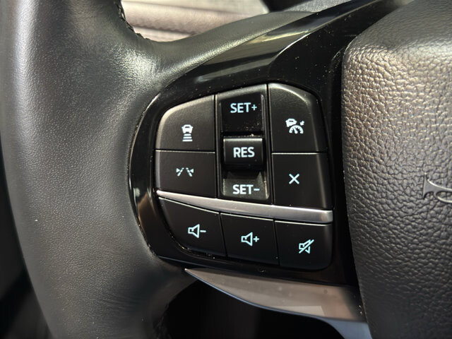 2025 Ford Explorer in Burlington, WI 53105 - 18125999 25