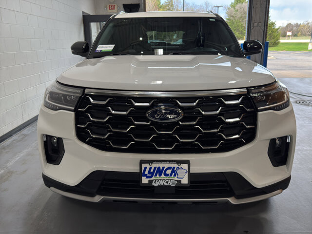 2025 Ford Explorer in Burlington, WI 53105 - 18125999 8