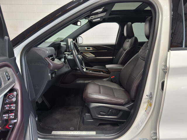 2025 Ford Explorer in Burlington, WI 53105 - 18125999 15