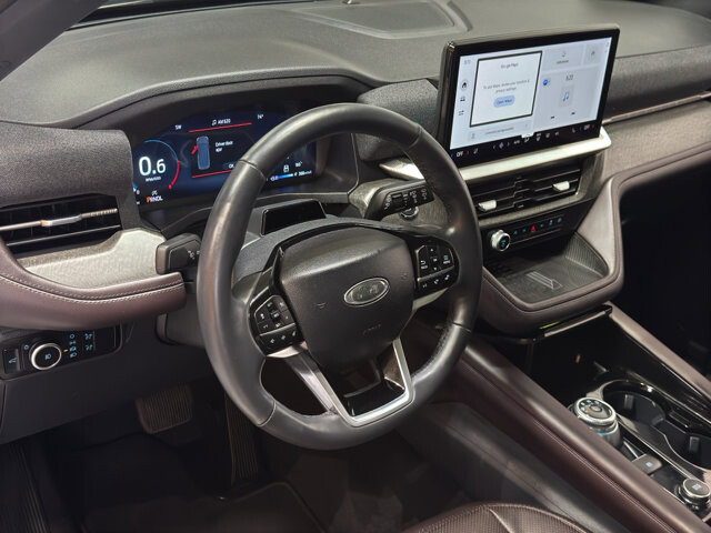 2025 Ford Explorer in Burlington, WI 53105 - 18125999 18