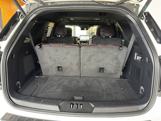 2025 Ford Explorer in Burlington, WI 53105 - 18125999 21