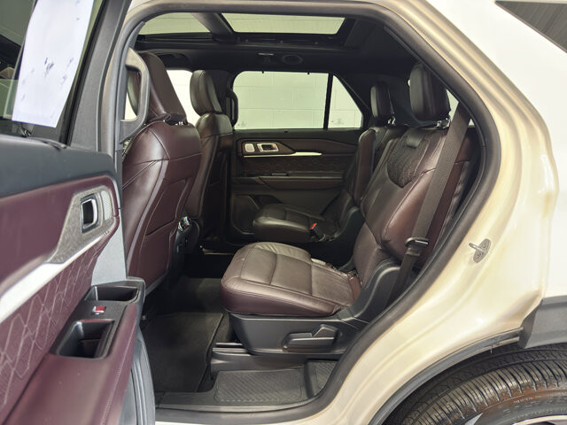 2025 Ford Explorer in Burlington, WI 53105 - 18125999 10