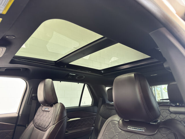 2025 Ford Explorer in Burlington, WI 53105 - 18125999 39