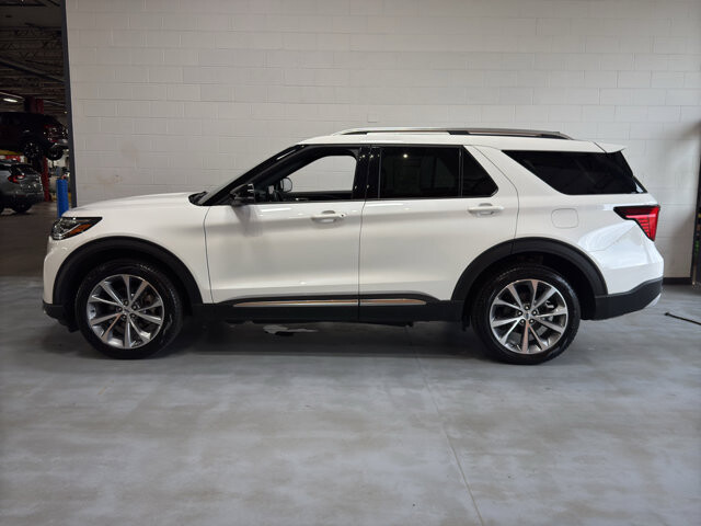 2025 Ford Explorer in Burlington, WI 53105 - 18125999 2
