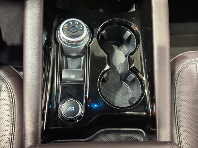 2025 Ford Explorer in Burlington, WI 53105 - 18125999 34