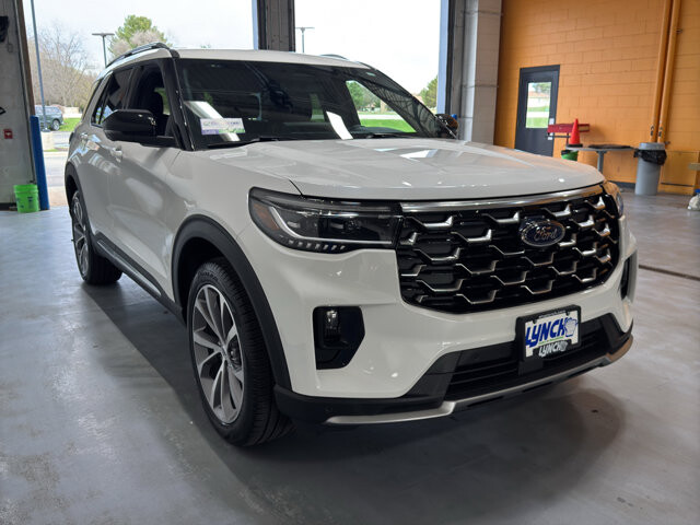 2025 Ford Explorer in Burlington, WI 53105 - 18125999 7