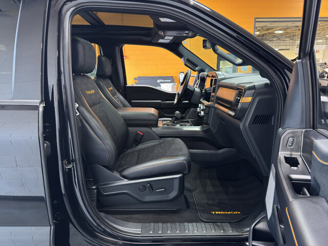 2025 Ford F150 in Burlington, WI 53105 - 18126000 19