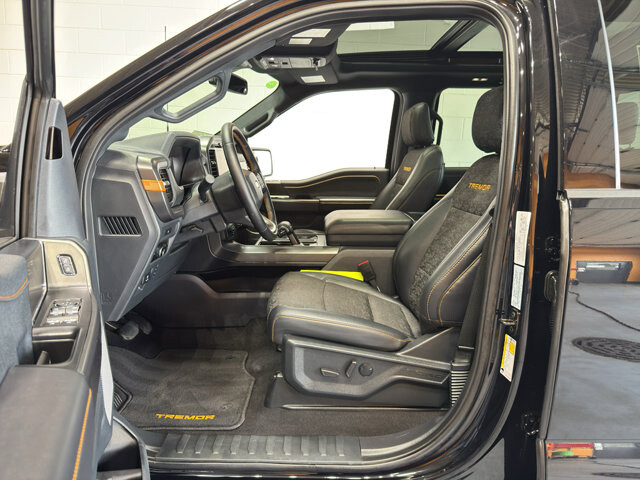 2025 Ford F150 in Burlington, WI 53105 - 18126000 15