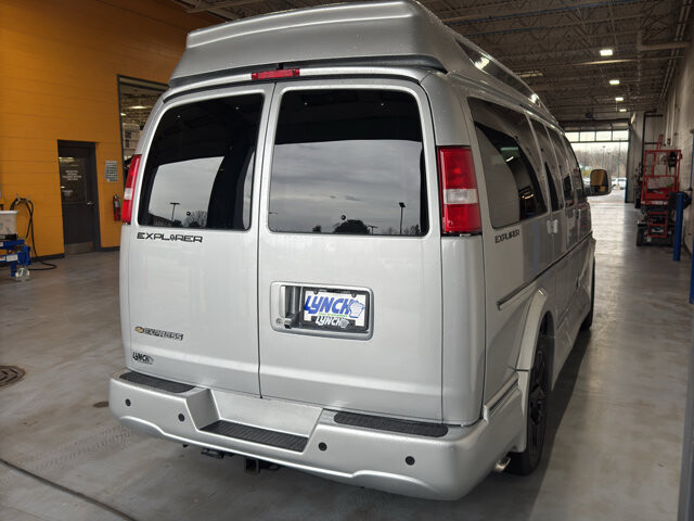 2026 Chevrolet Express 2500 in Burlington, WI 53105 - 18126002 5