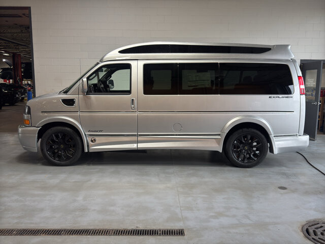 2026 Chevrolet Express 2500 in Burlington, WI 53105 - 18126002 2