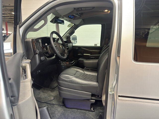 2026 Chevrolet Express 2500 in Burlington, WI 53105 - 18126002 16