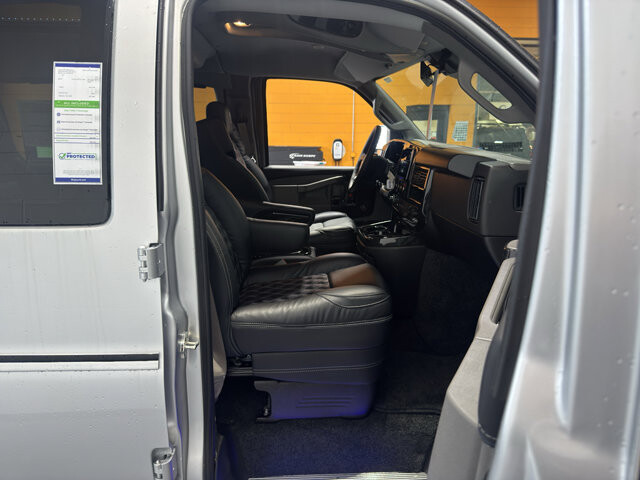 2026 Chevrolet Express 2500 in Burlington, WI 53105 - 18126002 19