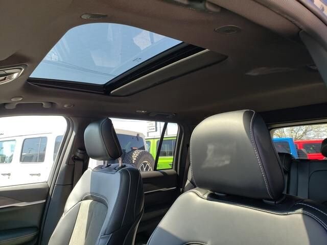 2026 Jeep Grand Cherokee in Bedford, OH 44146 - 18126008 7