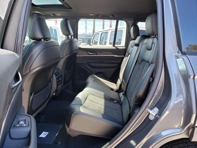 2026 Jeep Grand Cherokee in Bedford, OH 44146 - 18126008 8