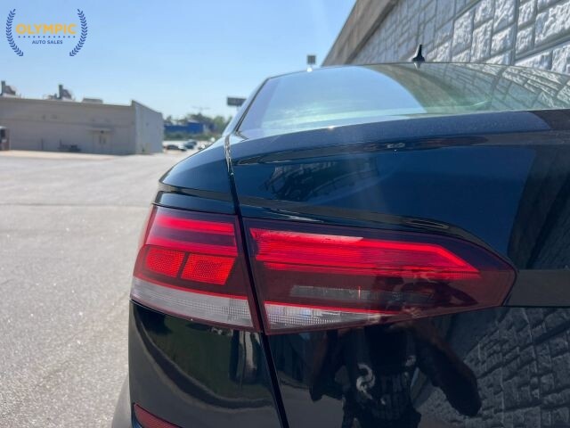 2020 Volkswagen Passat in Decatur, GA 30032 - 18126013 16