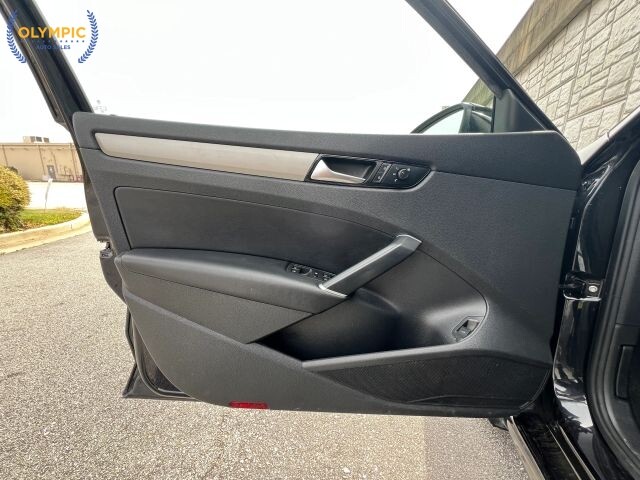 2020 Volkswagen Passat in Decatur, GA 30032 - 18126013 41