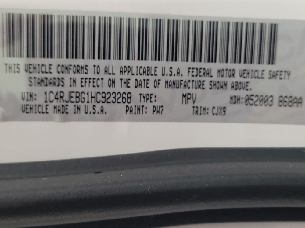 2017 Jeep Grand Cherokee in Downey, CA 90241 - 18126023 33