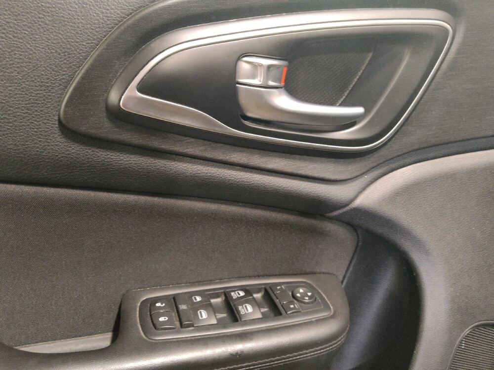 2016 Chrysler 200 in Lewisville, TX 75067 - 18126056 27