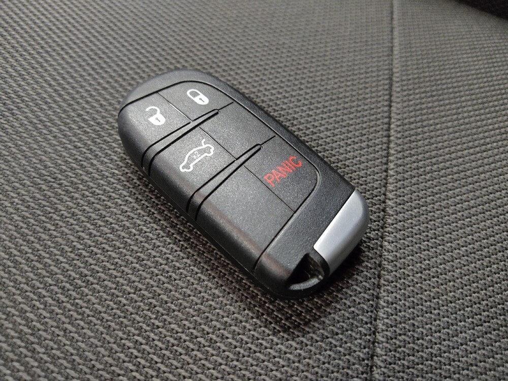 2015 Dodge Charger in Glendale, AZ 85301 - 18126065 32