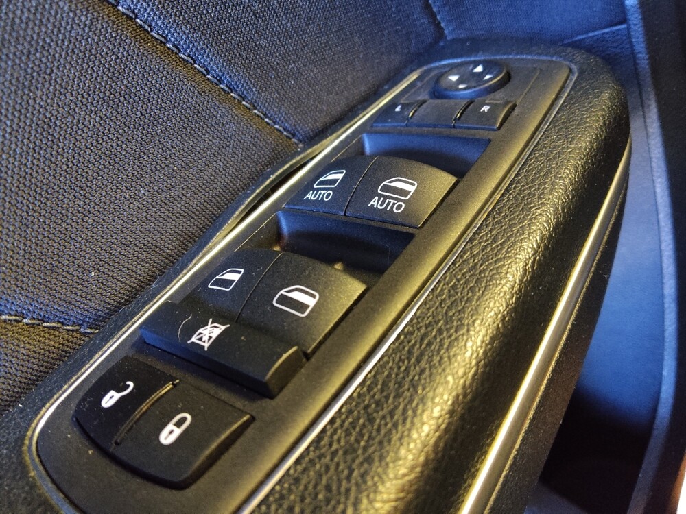 2015 Dodge Charger in Glendale, AZ 85301 - 18126065 27