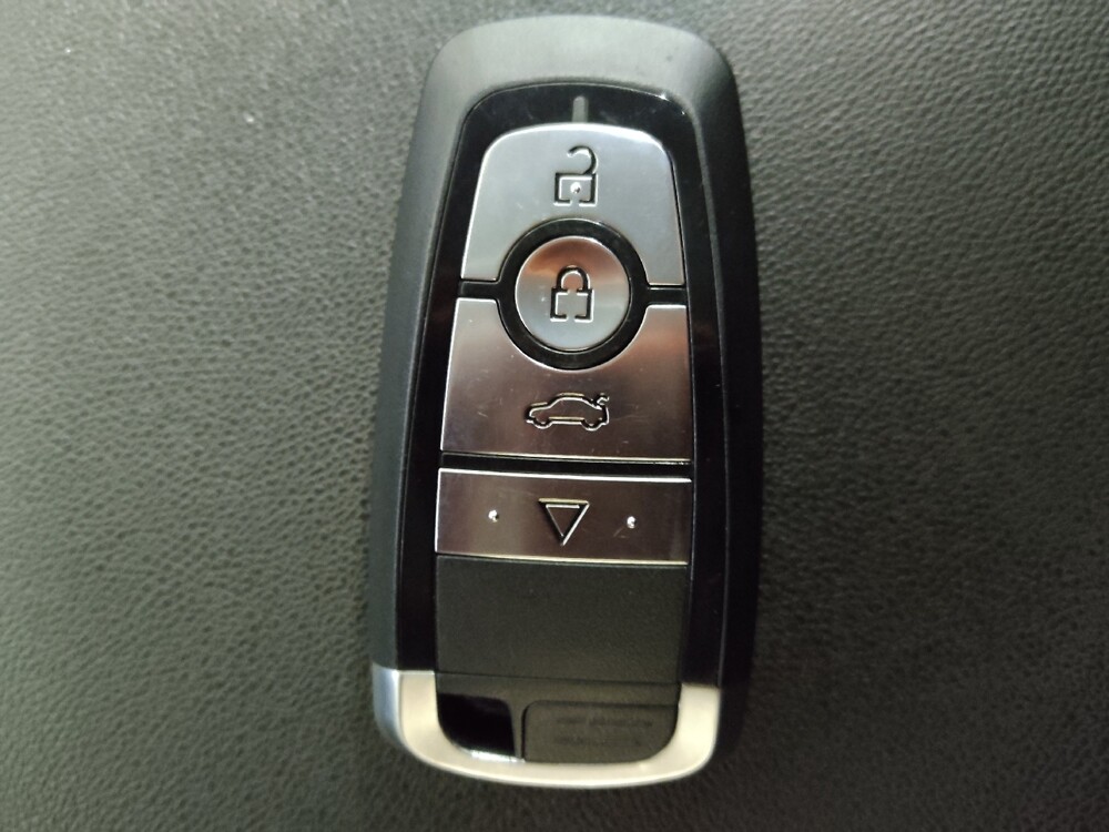 2018 Chevrolet Equinox in Charleston, SC 29414 - 18126120 32