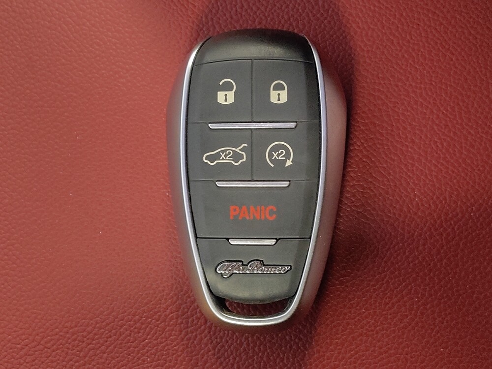 2019 Alfa Romeo Giulia in Houston, TX 77074 - 18126154 32