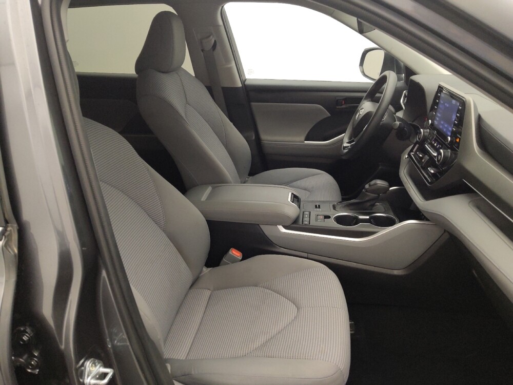 2021 Toyota Highlander in Houston, TX 77074 - 18126165 21