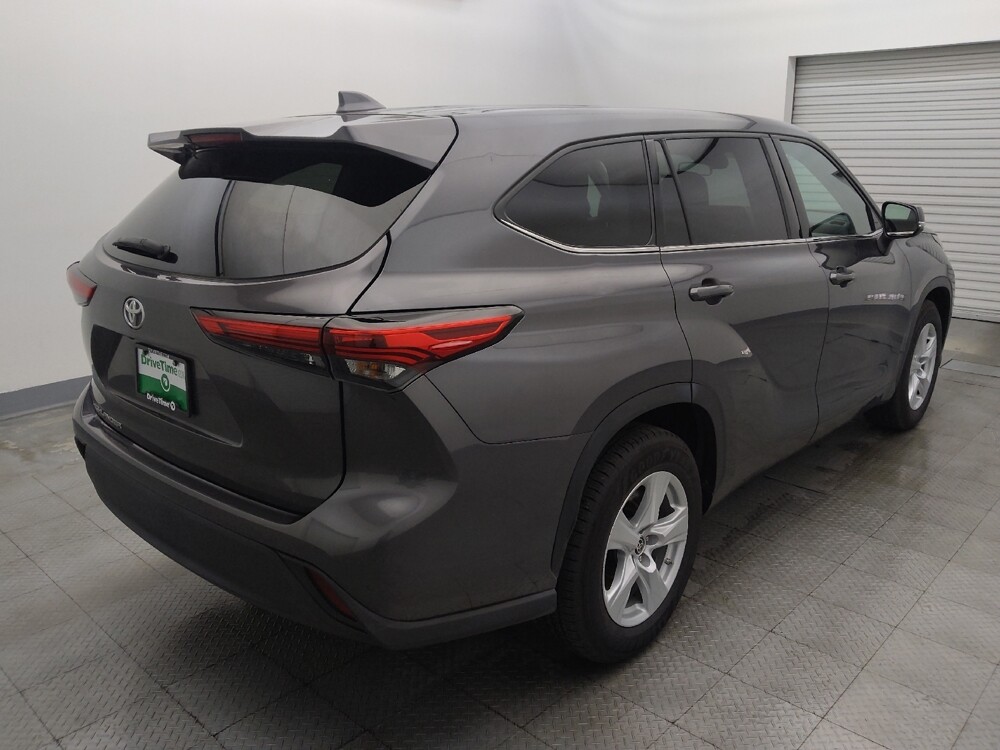 2021 Toyota Highlander in Houston, TX 77074 - 18126165 9