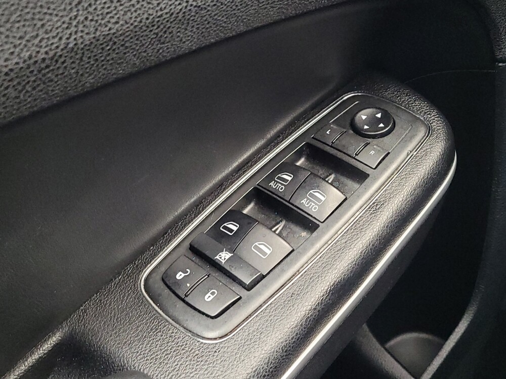 2019 Chrysler 300 in Cincinnati, OH 45255 - 18126177 27