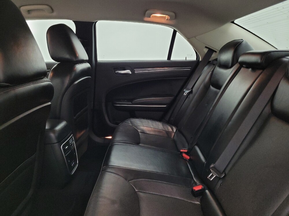 2019 Chrysler 300 in Cincinnati, OH 45255 - 18126177 18