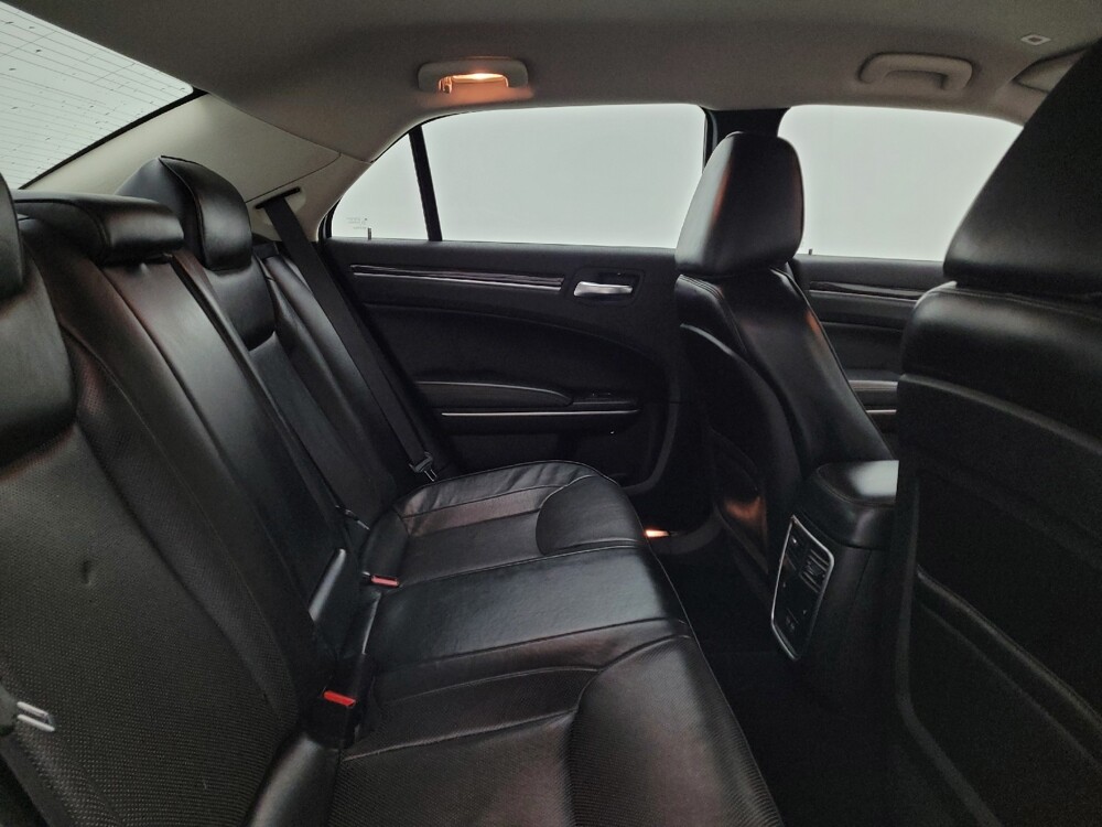 2019 Chrysler 300 in Cincinnati, OH 45255 - 18126177 19