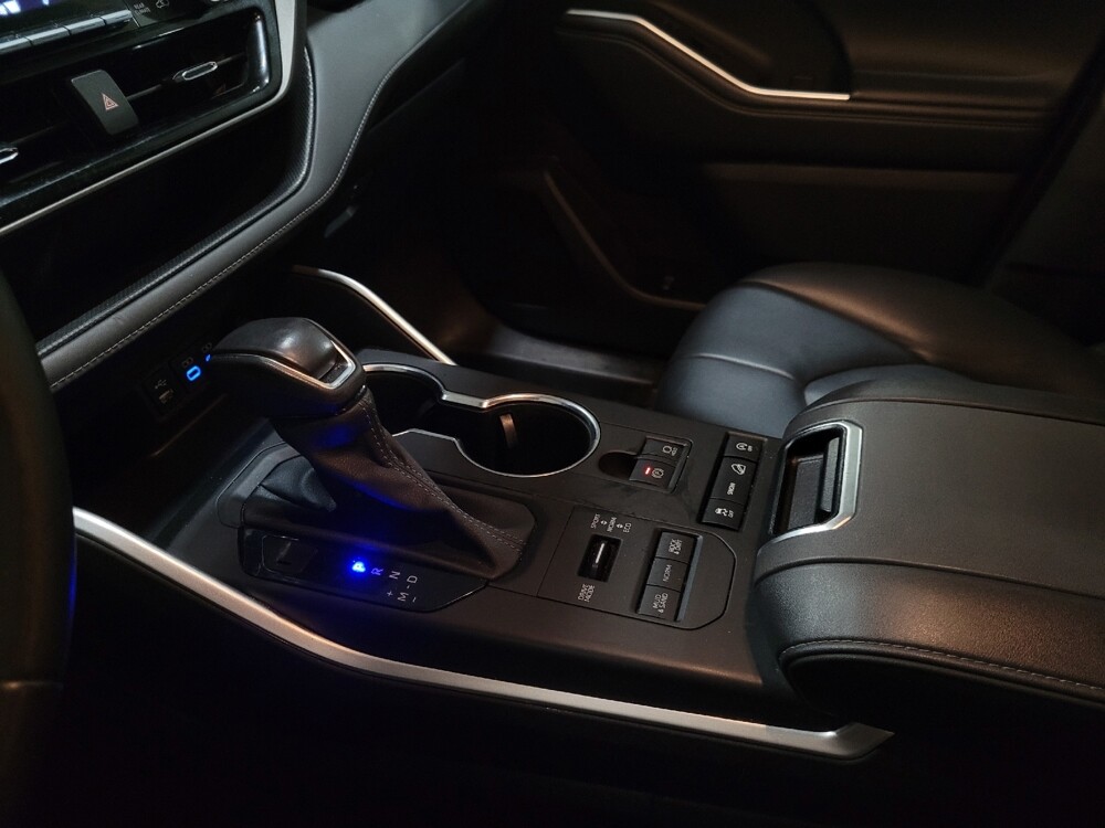 2022 Toyota Highlander in Henrico, VA 23223 - 18126188 26