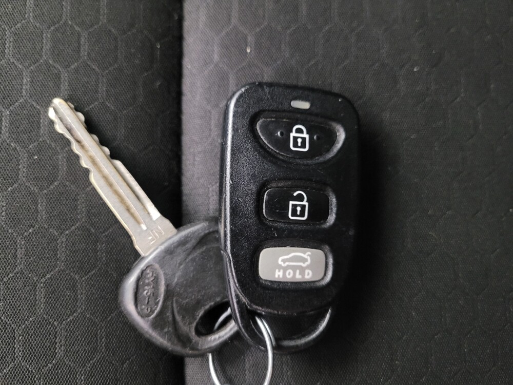 2020 Hyundai Elantra in Des Moines, IA 50310 - 18126229 32