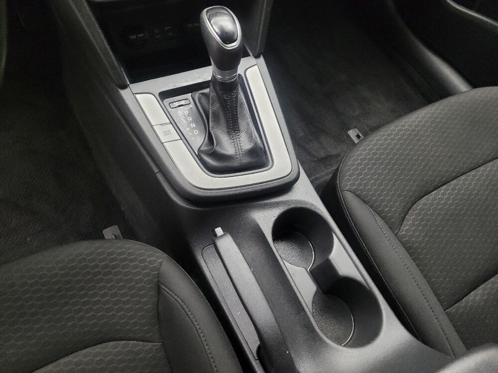 2020 Hyundai Elantra in Des Moines, IA 50310 - 18126229 26