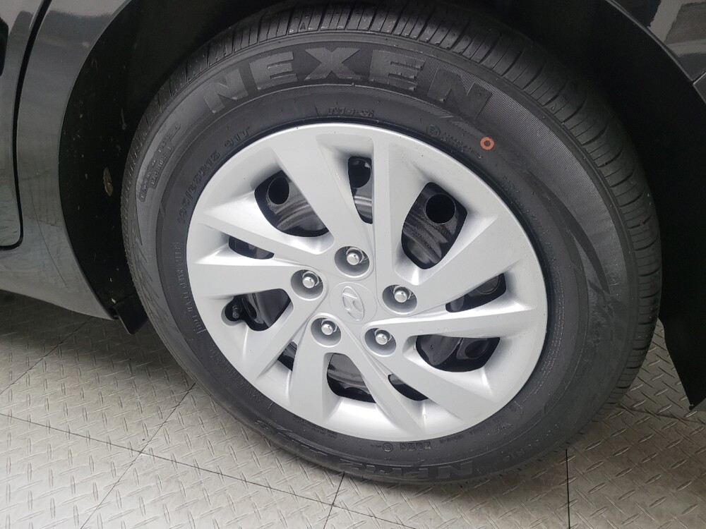 2020 Hyundai Elantra in Des Moines, IA 50310 - 18126229 31