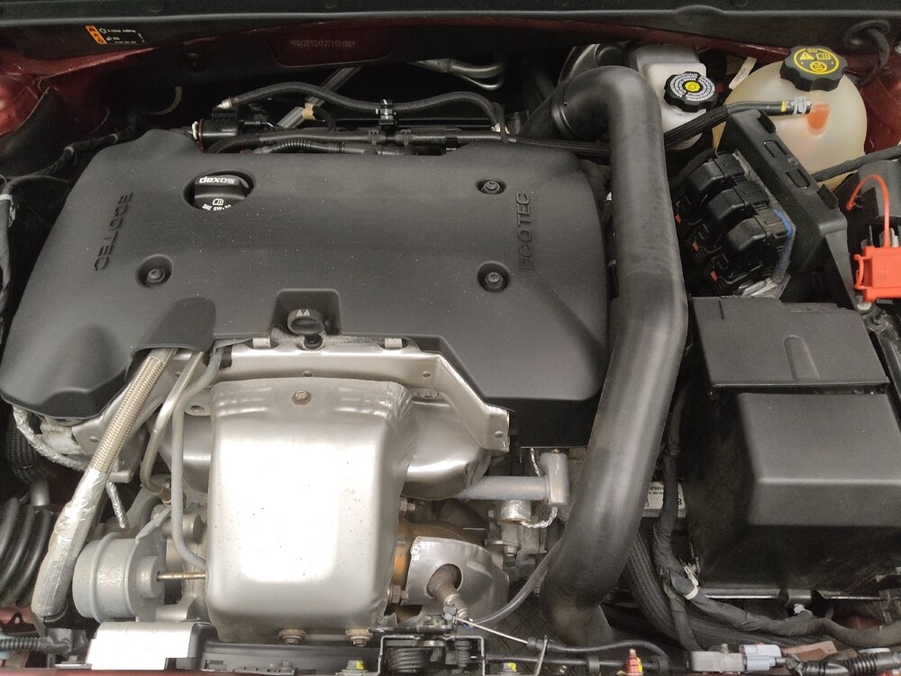 2018 Chevrolet Malibu in Midlothian, IL 60445 - 18126231 30