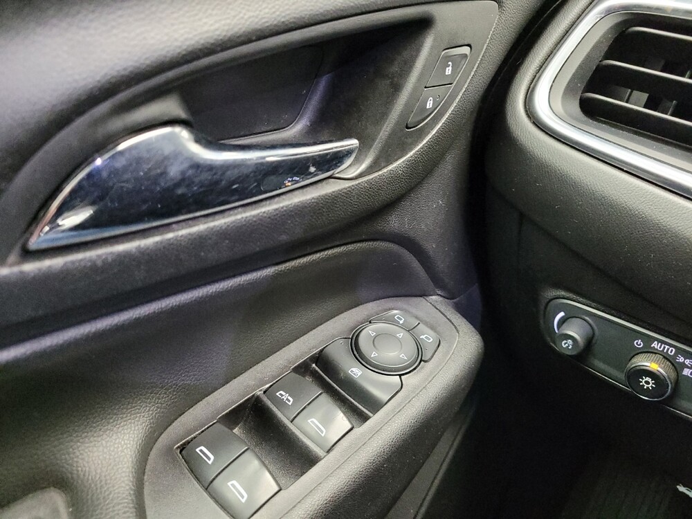 2019 Chevrolet Equinox in Eastpointe, MI 48021 - 18126234 27