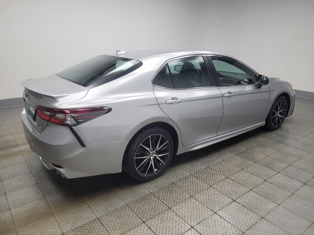 2021 Toyota Camry in Indianapolis, IN 46219 - 18126238 10