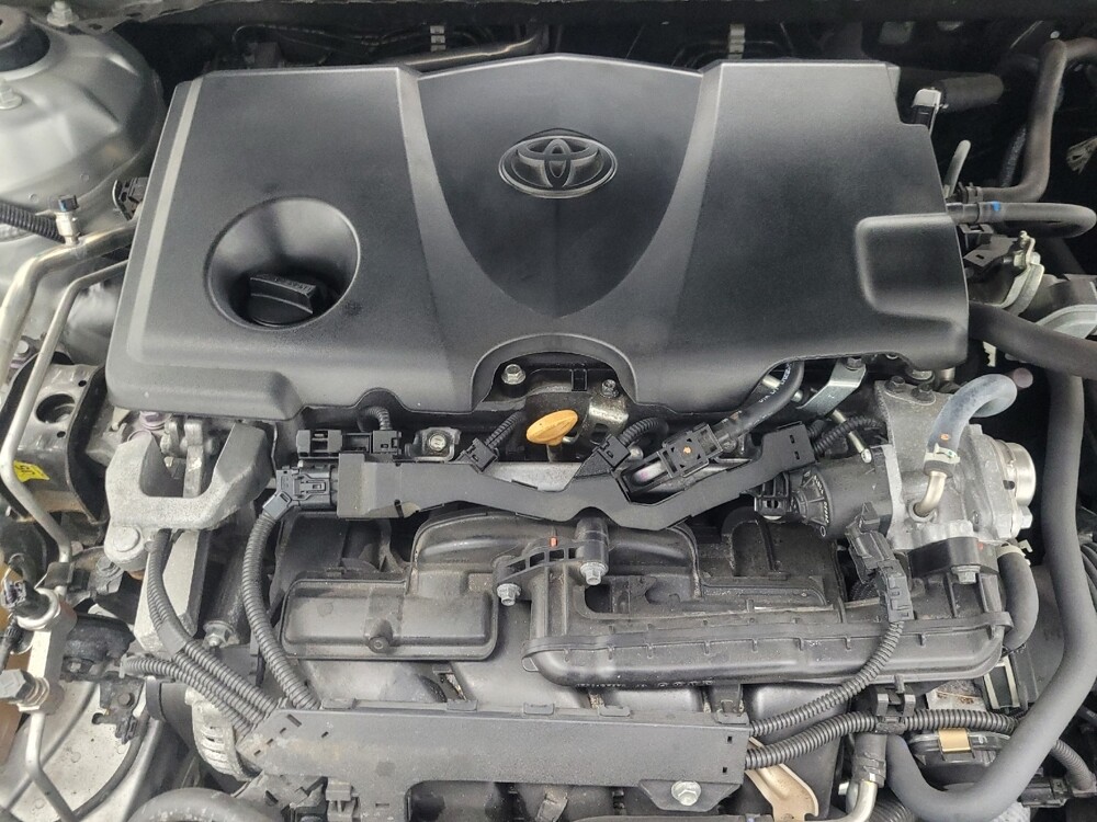 2021 Toyota Camry in Indianapolis, IN 46219 - 18126238 30