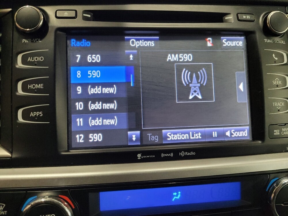 2018 Toyota Highlander in New Castle, DE 19720 - 18126338 25