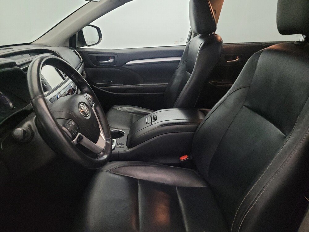 2018 Toyota Highlander in New Castle, DE 19720 - 18126338 17