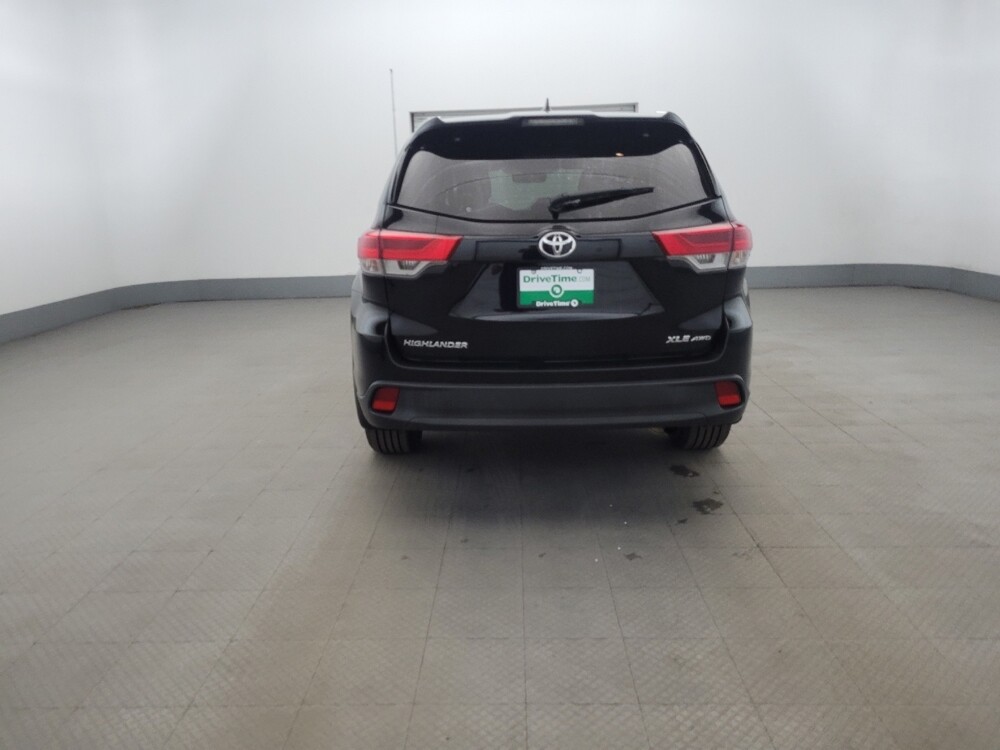 2018 Toyota Highlander in New Castle, DE 19720 - 18126338 6