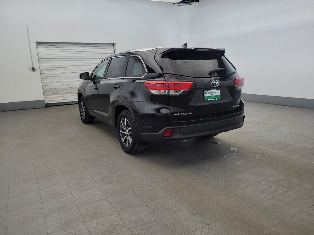 2018 Toyota Highlander in New Castle, DE 19720 - 18126338 5